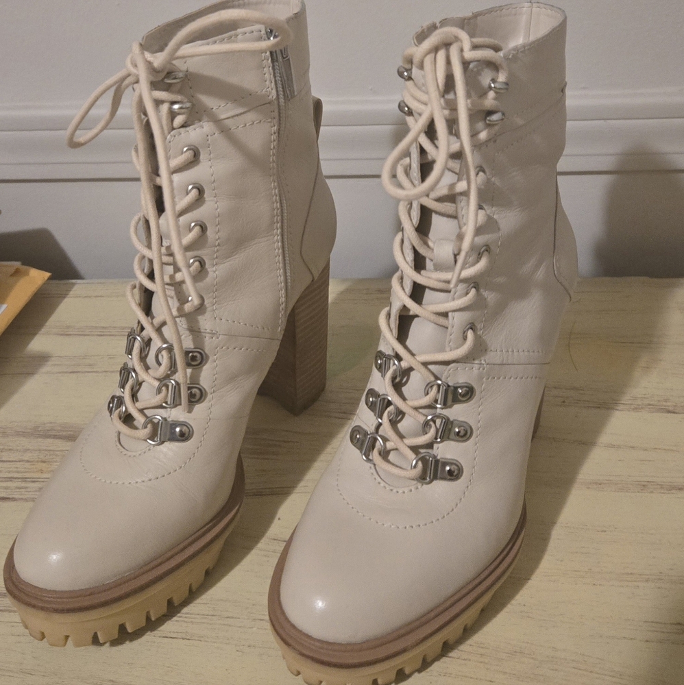 Vince Camuto Emebrilla Chunky Lug Sole Combat Botties 😍Gorgeous and Comfortable